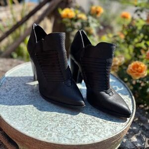 Vince Camuto Perforated Leather Pointed Toe Heeled Booties Levana New size 7M